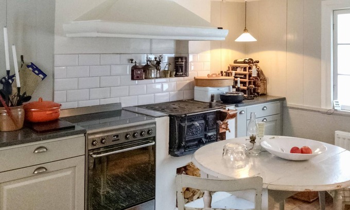 Lingbo House | Look forward to a special living experience in this vacation home dating back to 1780.
