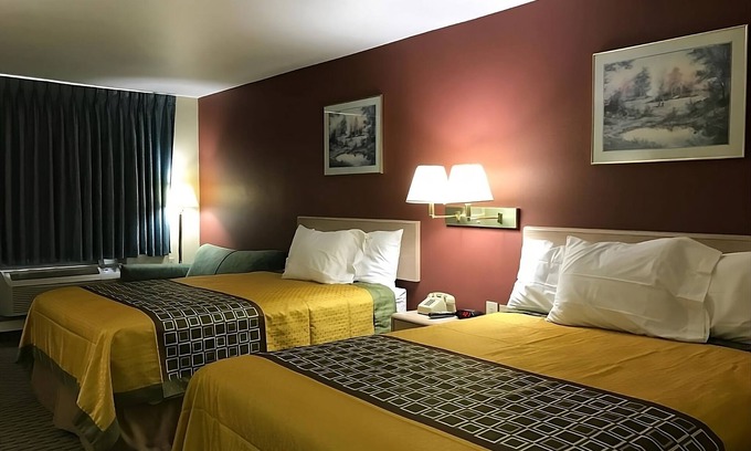 Cabot House | Look No Further! 3 Pet-friendly Units, Free Breakfast, Pool, Near Cabot Fields