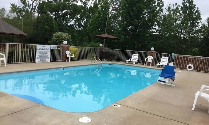 Cabot House | Look No Further! 4 Relaxing Units, Free Parking & Breakfast, Near Library Park