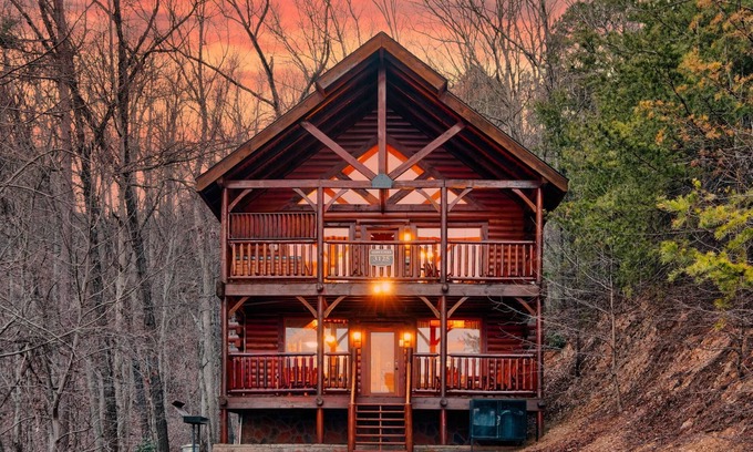 Gatlinburg - Pigeon Forge Cabin | 🌟Look no Further! Smoky Mountain cabin with great views in award winning resort
