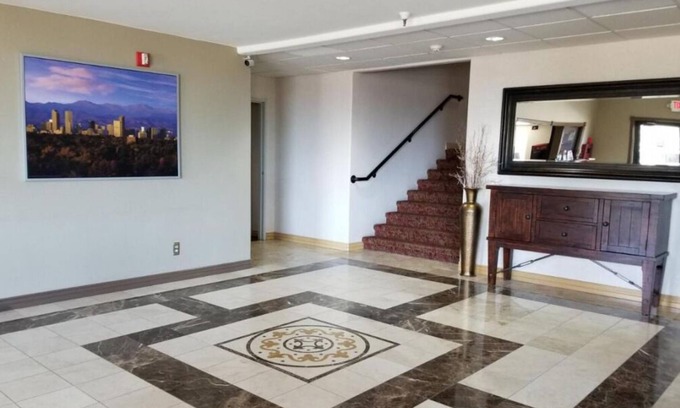 Castle Rock House | Look No More! Free Breakfast, Pet-Friendly, Shop at Castle Rock Outlet Mall