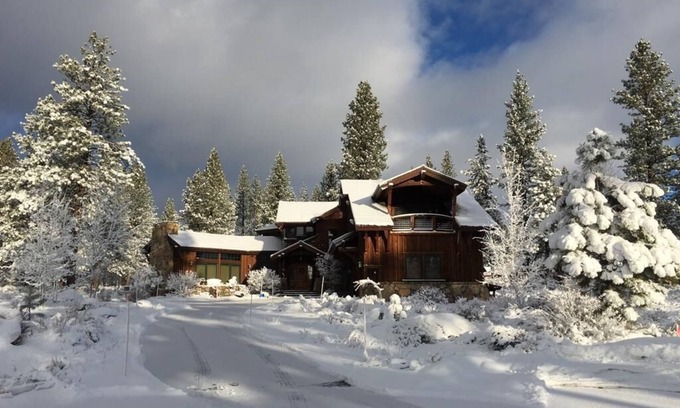 Truckee House | Lookout Lodge at Old Greenwood - Lake Tahoe-Northstar-Golf & Heated pool Hot Tub
