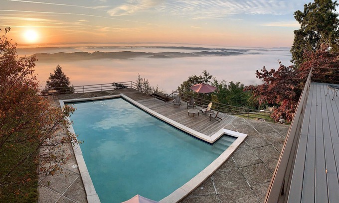 Lookout Mountain House | Lookout Mountain Retro Pad - mountain home getaway