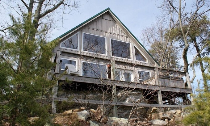 Rising Fawn Cabin | LOOKOUT MOUNTAIN CLEAN & COZY CABIN/GREAT VIEWS/HOT TUB, HIKING, PET FRIENDLY