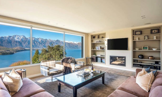 Fernhill Apartment | Lordens 1- Free Parking, Hot Tub, AC, Fireplace