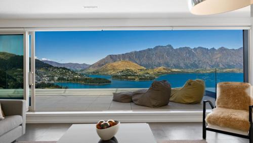 Fernhill Apartment | Lordens Penthouse- Hot Tub- BBQ- Gas Fire