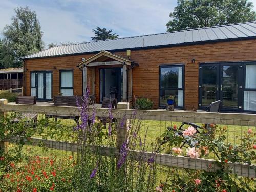 Ruckinge House | Lords View