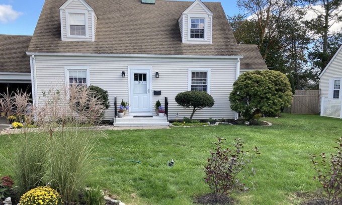 Lordship House | Lordship Stratford Ct 2Bed/2Bath 1 minute walk to Sound Beach