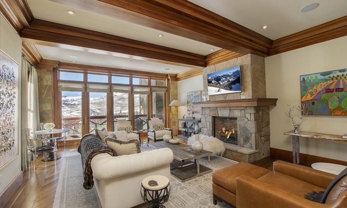 Mountain Village House | Lorian 4 Luxurious Ski-In Ski-Out Resort Condo - 4Bd, 3.5 Ba - Sleeps 12