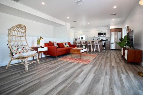 Mid-Wilshire Apartment | Los Angeles 3BR Villa Suites with Free Parking