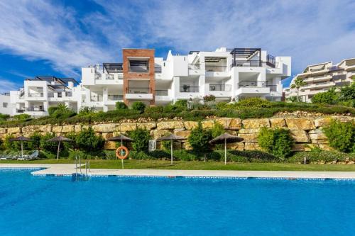 Benahavis Apartment | Los Robles de Los Arqueros golf 3 bedrooms apartment.