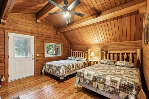 Grantsdale House | Lost Horse Lodge Double Queen Cabin 19 - PetsOK