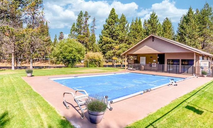 Three Rivers House | Lost Rider Loop Lodge