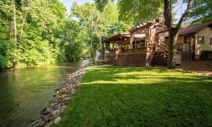 Helen Cabin | Lost Soles of the River | Romantic Riverside Retreat in Helen