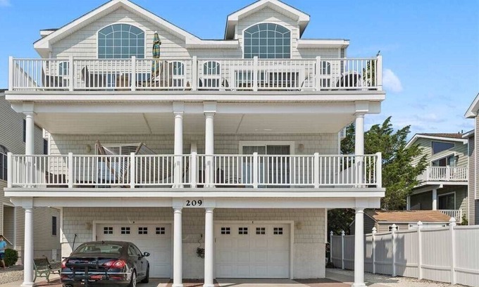 Townsend's Inlet House | Lots of amenities - Internet, TV, A/C & More. Book Today!