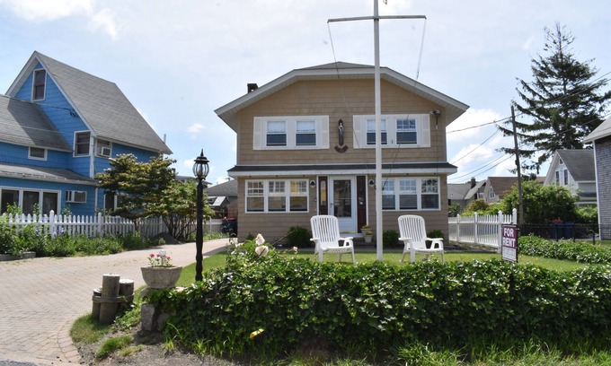 Wareham House | Lotti's Landing - Seaside Beach House - Onset, MA