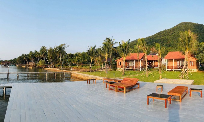 Ham Ninh Ski Chalet | Lotus Home, A Unique Sunrise Chalet