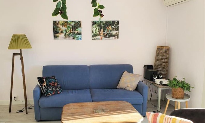 La Ciotat Apartment | Lou beach home 75 m2 à 300 m de la plage avec vue mer