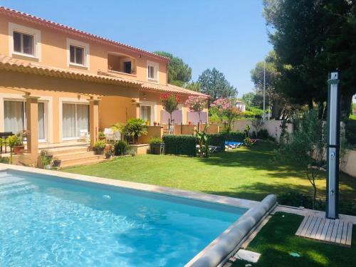 Saint-Martin-de-Crau Bed & Breakfast | Lou Meinado, un concept "comme à l'hôtel"
