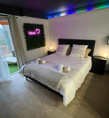 Klingenthal Apartment | Love and bubbles