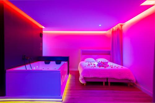 La Riche Apartment | LOVE ROOM SAUNA,JACCUZZI Netflix Tours