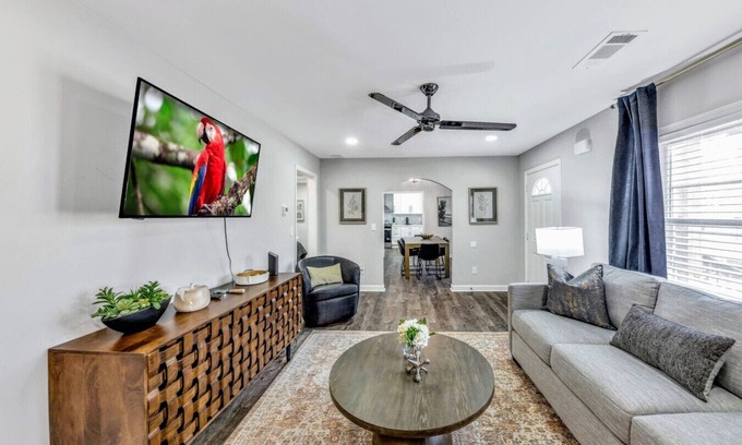 Austell House | Love Street Retreat|Immaculate Rebuild 4BR Private
