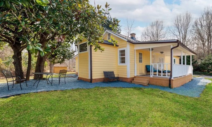 Waxhaw House | Love, Work at Mellow Yellow Suite B near DT Waxhaw