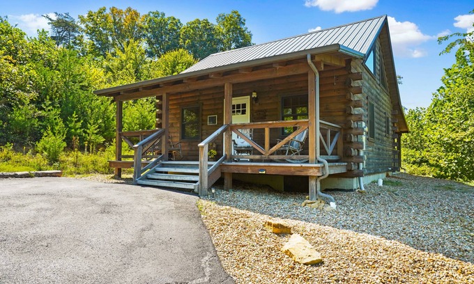 Logan Cabin | Lovebirds Landing Couples Cabin