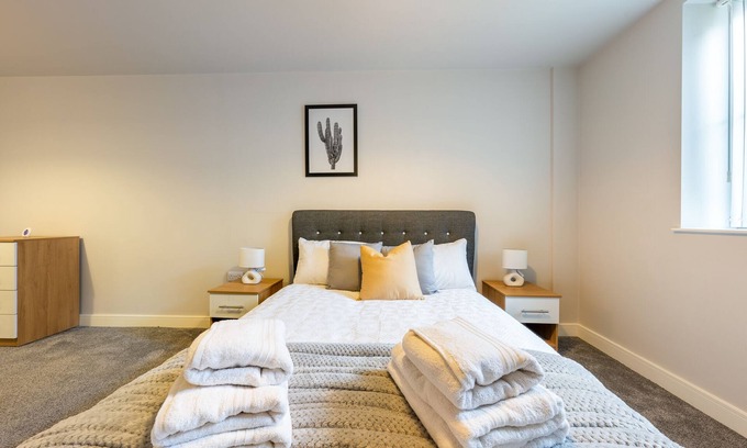 Slough Apartment | Lovely 1-Bed Apartment in Slough with free parking