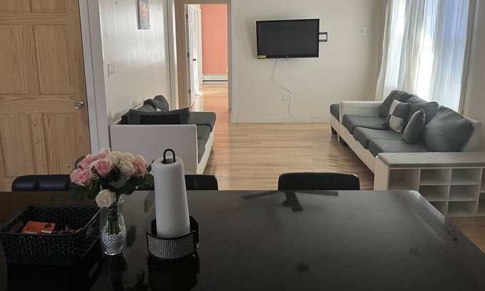 North Side Apartment | Lovely 1 Bedroom Apartment & Tesla Ride