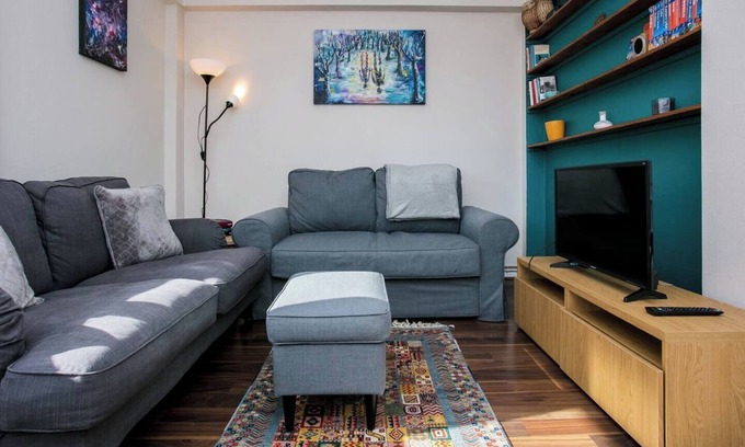 Canonbury Apartment | Lovely 1 Bedroom Apartment with Balcony in Dalston