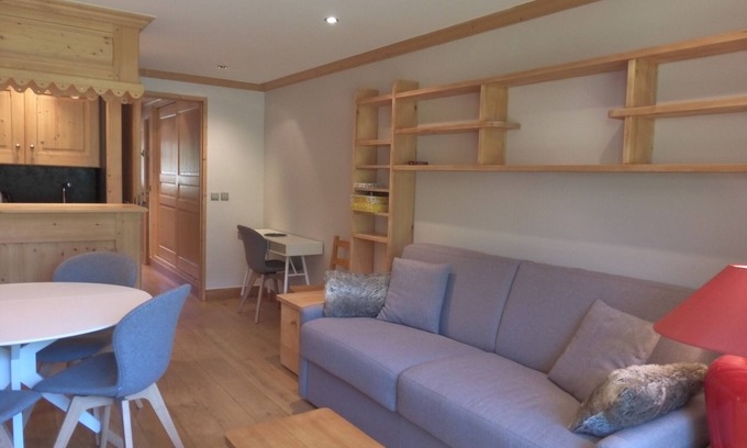 Meribel Centre Apartment | Lovely 1-bedroom apt in Méribel, terrace, ski nearby, 5 guests, WiFi