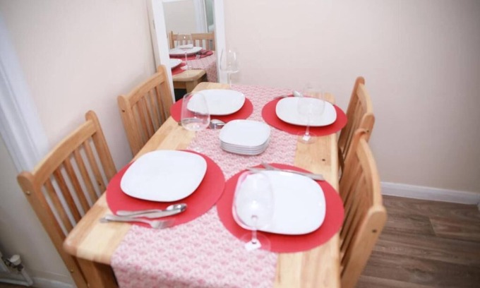 Canning Town Apartment | Lovely 1-bedroom condo in Greater London