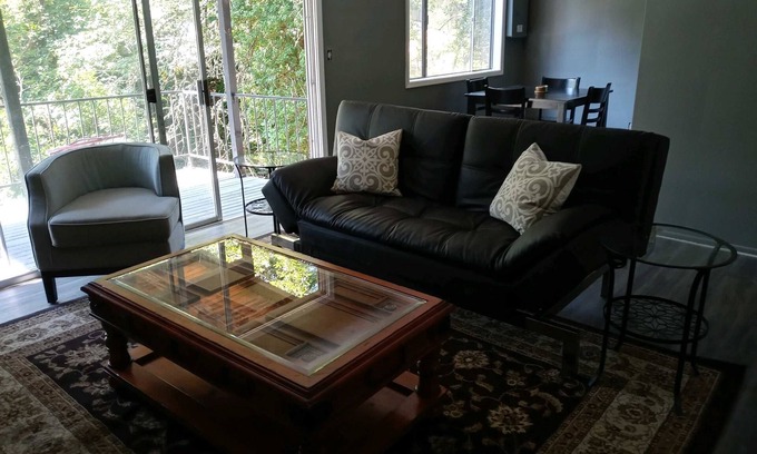 Central Area Condo | Lovely 1 Bedroom Creekside Condo Near Capital, Willamette and Hospital