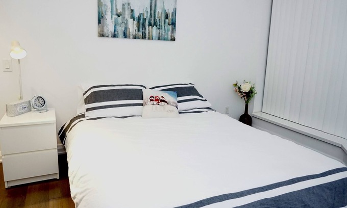 Midtown Toronto Apartment | Lovely 1-bedroom+den Yorkville condo