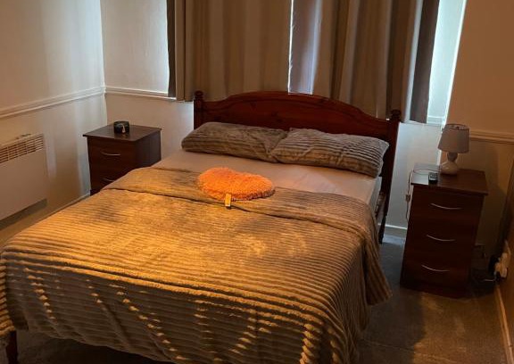 Motherwell Apartment | Lovely 1 bedroom flat with free parking and WiFi