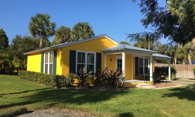 Jensen Beach House | Lovely 1 Bedroom House on the Indian River Waterway in Jen. Bch.