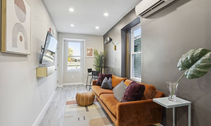 West Philadelphia Apartment | Lovely 1-Bedroom unit 15 minutes from downtown