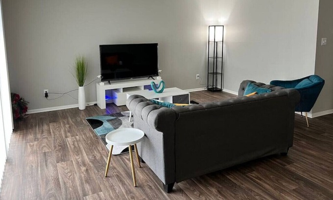 Carmel Apartment | Lovely 1BR - WFH equipped