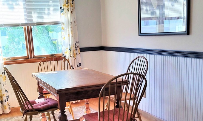 Cape May Court House Apartment | Lovely 2 bedroom apartment in Historic area of Cape May Court House , N.J.