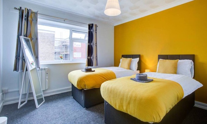 Lancing Apartment | Lovely 2 Bed apartment Near The sea