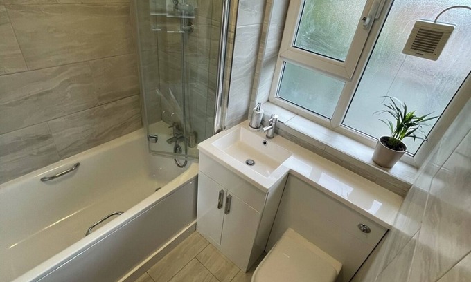 Sands End Apartment | Lovely 2 bed flat in the heart of Fulham