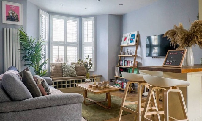 Ferndale Apartment | Lovely 2 bed ground floor apartment + huge garden