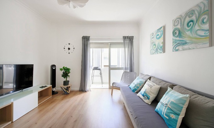 Moita Apartment | Lovely 2 bed apartment in quiet Lisbon South Bay - Close to the best beaches!