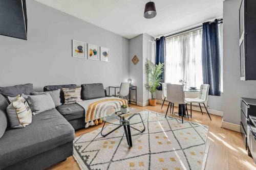 Plaistow South Apartment | Lovely 2-bed rental close to Excel and O2 arena