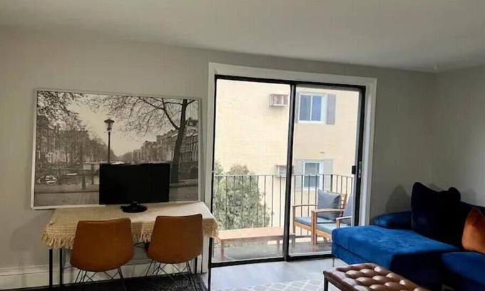 Clifton Heights House | Lovely 2-Bedroom with Garage Parking