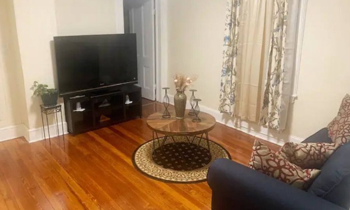 North Side Apartment | Lovely 2-Bedroom apartment with outdoor firepit