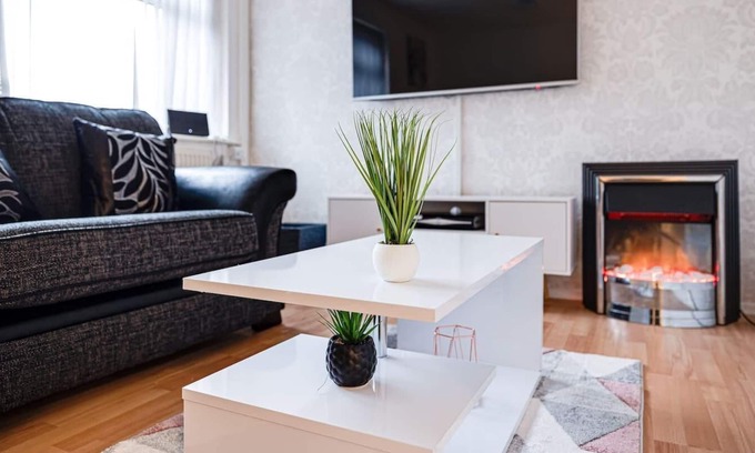 Belle Vue Apartment | Lovely 2 Bedroom Apartment with fireplace
