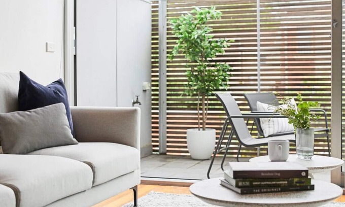 Carlton South Condo | Lovely 2 bedroom Apartment in Carlton