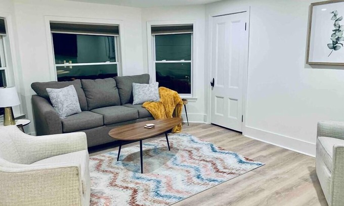 Augusta Apartment | Lovely 2 bedroom apartment in the heart of Augusta